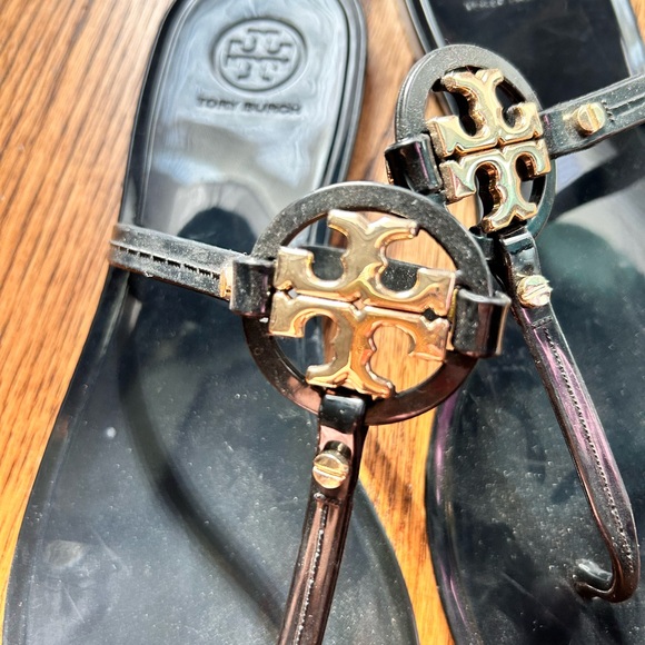 NWOT Tory Burch Black and Gold Miller Sandals Sz 8 - Picture 3 of 7